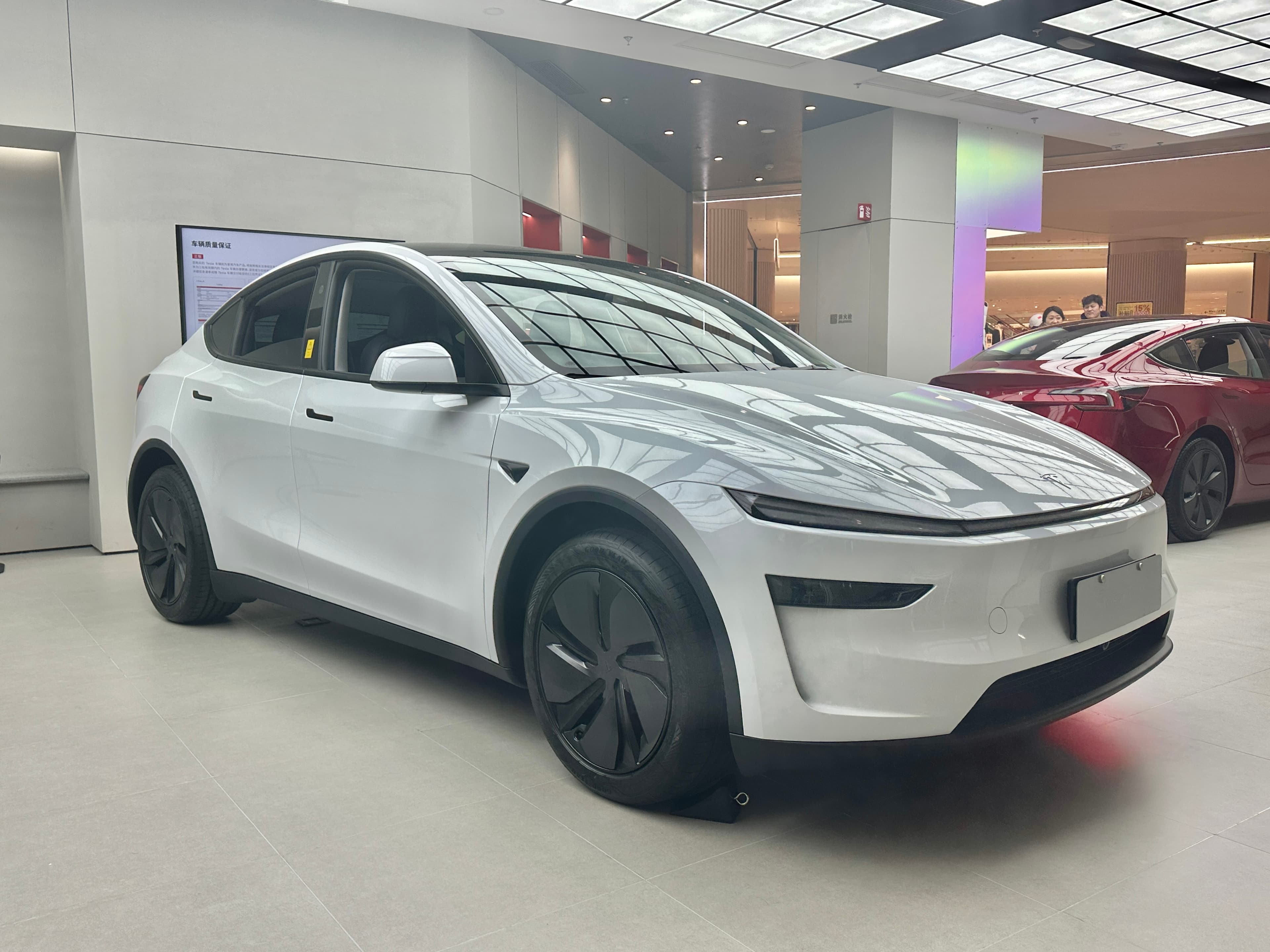 Tesla Model Y facelift (2025)